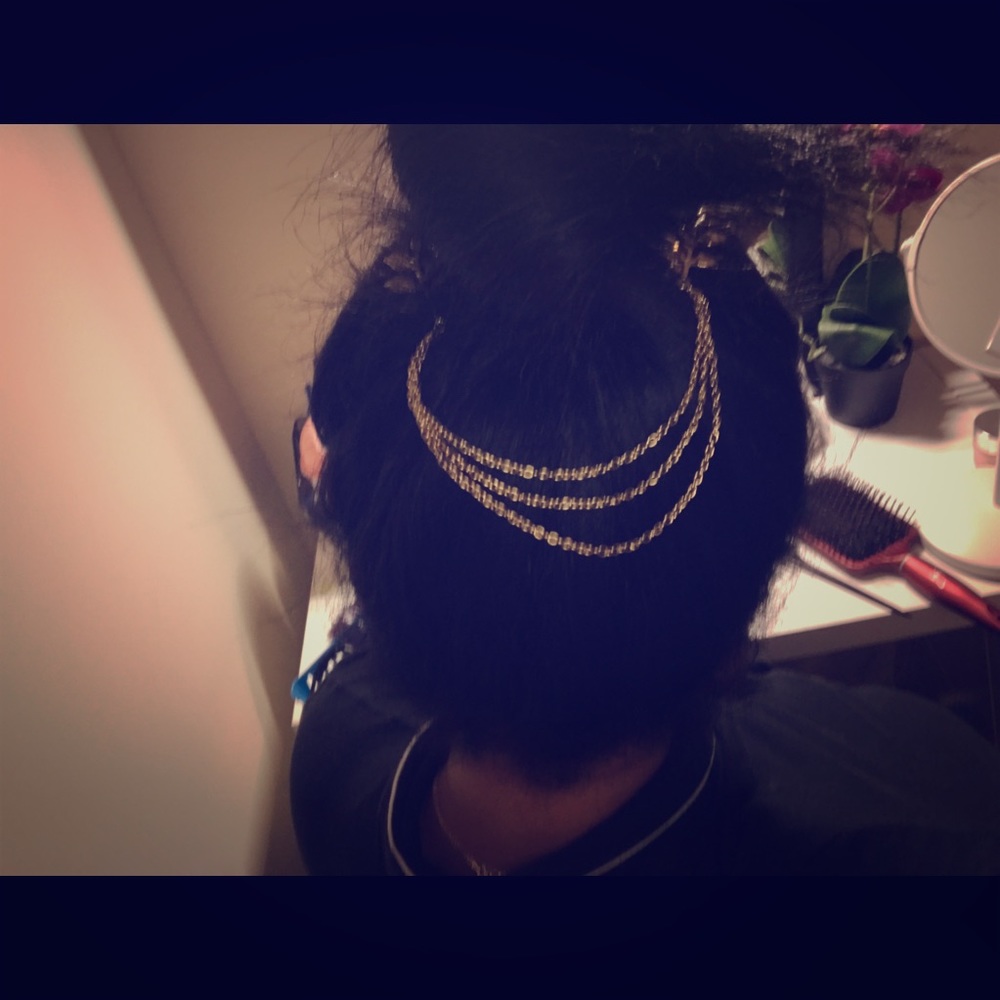 Glam 💛Hair piece chain .